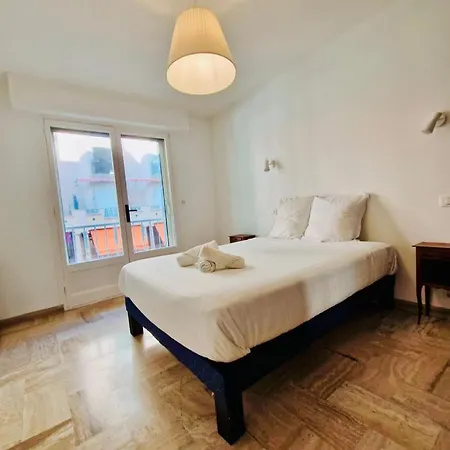 Les Appts D'albertine: Charming Seaside Retreat With Private Parking *
