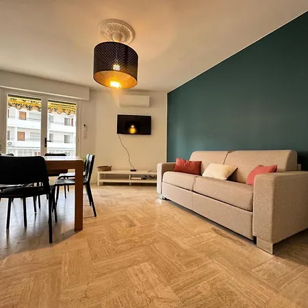 Les Appts D'albertine - T3 Climatisé à 200m Des Plages, Centre-ville Et Gare - Parking Privé Inclus Appartamento *