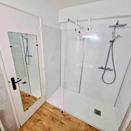 Les Appts D'albertine - T3 Climatisé à 200m Des Plages, Centre-ville Et Gare - Parking Privé Inclus Appartement