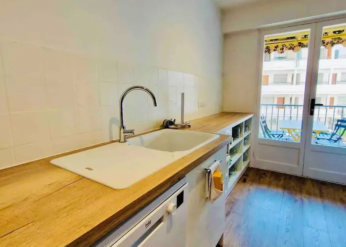 Les Appts D'albertine - T3 Climatisé à 200m Des Plages, Centre-ville Et Gare - Parking Privé Inclus Appartement