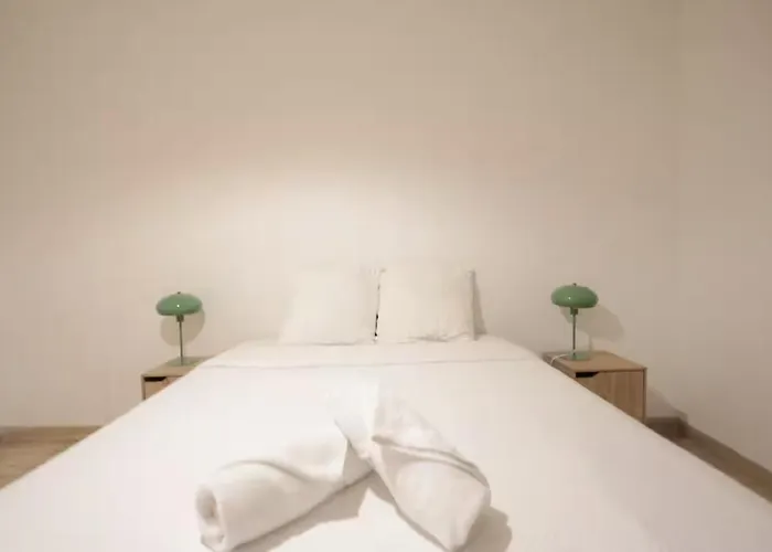 Appartement Les Appts D'albertine - T3 Climatisé à 200m Des Plages, Centre-ville Et Gare - Parking Privé Inclus *