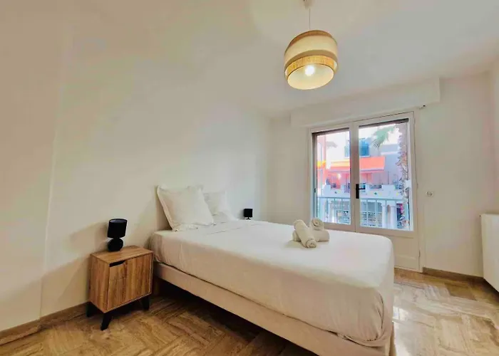 Les Appts D'albertine - T3 Climatisé à 200m Des Plages, Centre-ville Et Gare - Parking Privé Inclus Appartement