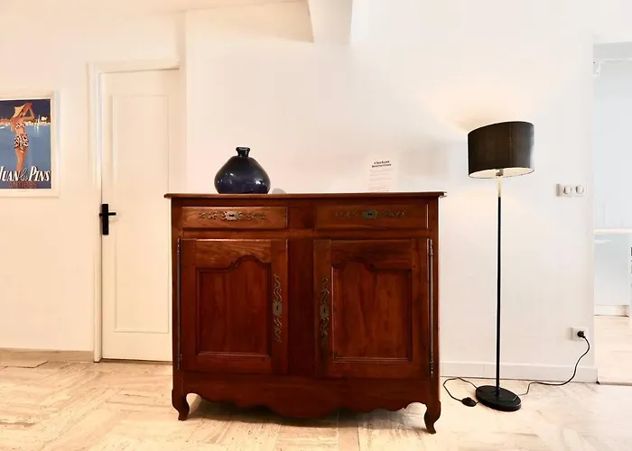 Les Appts D'albertine - T3 Climatisé à 200m Des Plages, Centre-ville Et Gare - Parking Privé Inclus Appartement *