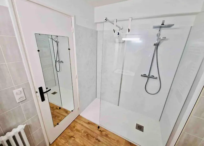 Les Appts D'albertine - T3 Climatisé à 200m Des Plages, Centre-ville Et Gare - Parking Privé Inclus Appartement