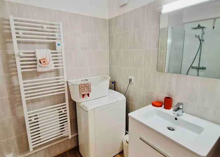 Les Appts D'albertine - T3 Climatisé à 200m Des Plages, Centre-ville Et Gare - Parking Privé Inclus Appartement Antibes