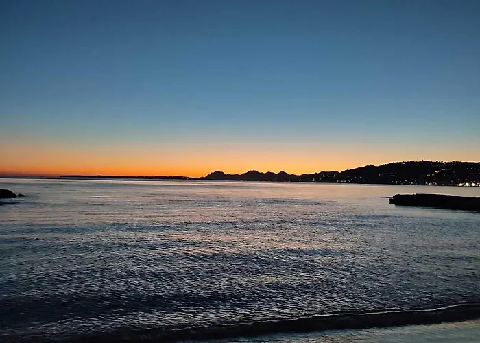 Les Appts D'albertine - T3 Climatisé à 200m Des Plages, Centre-ville Et Gare - Parking Privé Inclus Appartement *