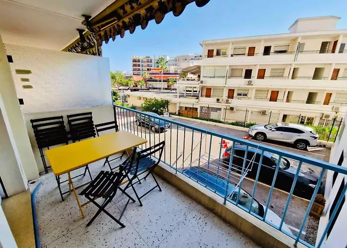 Appartement Les Appts D'albertine - T3 Climatisé à 200m Des Plages, Centre-ville Et Gare - Parking Privé Inclus *